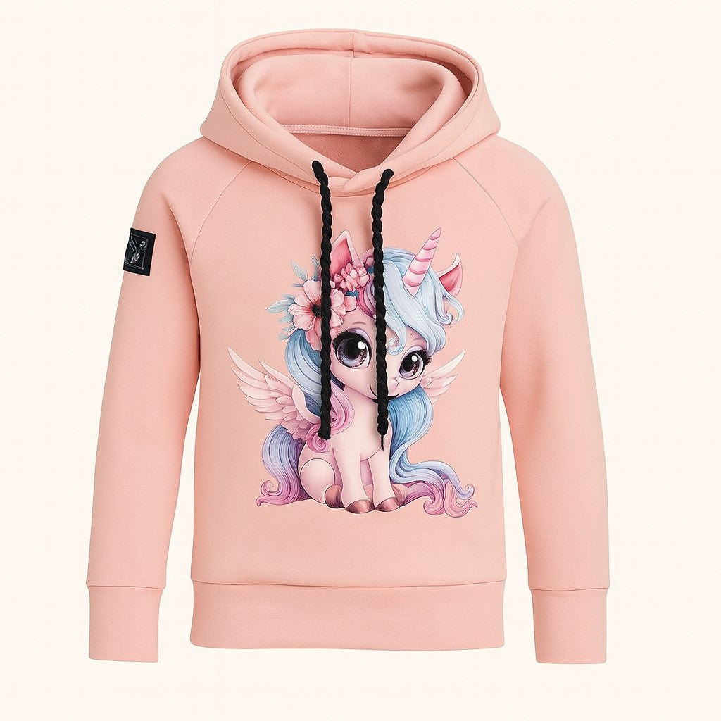 Otroški hoodie iz bombaža z žepom in kapuco ter ljubkim motivom samoroga spredaj – kakovostna in udobna otroška oblačila Ježek za vsak dan. Na voljo v več velikostih.
