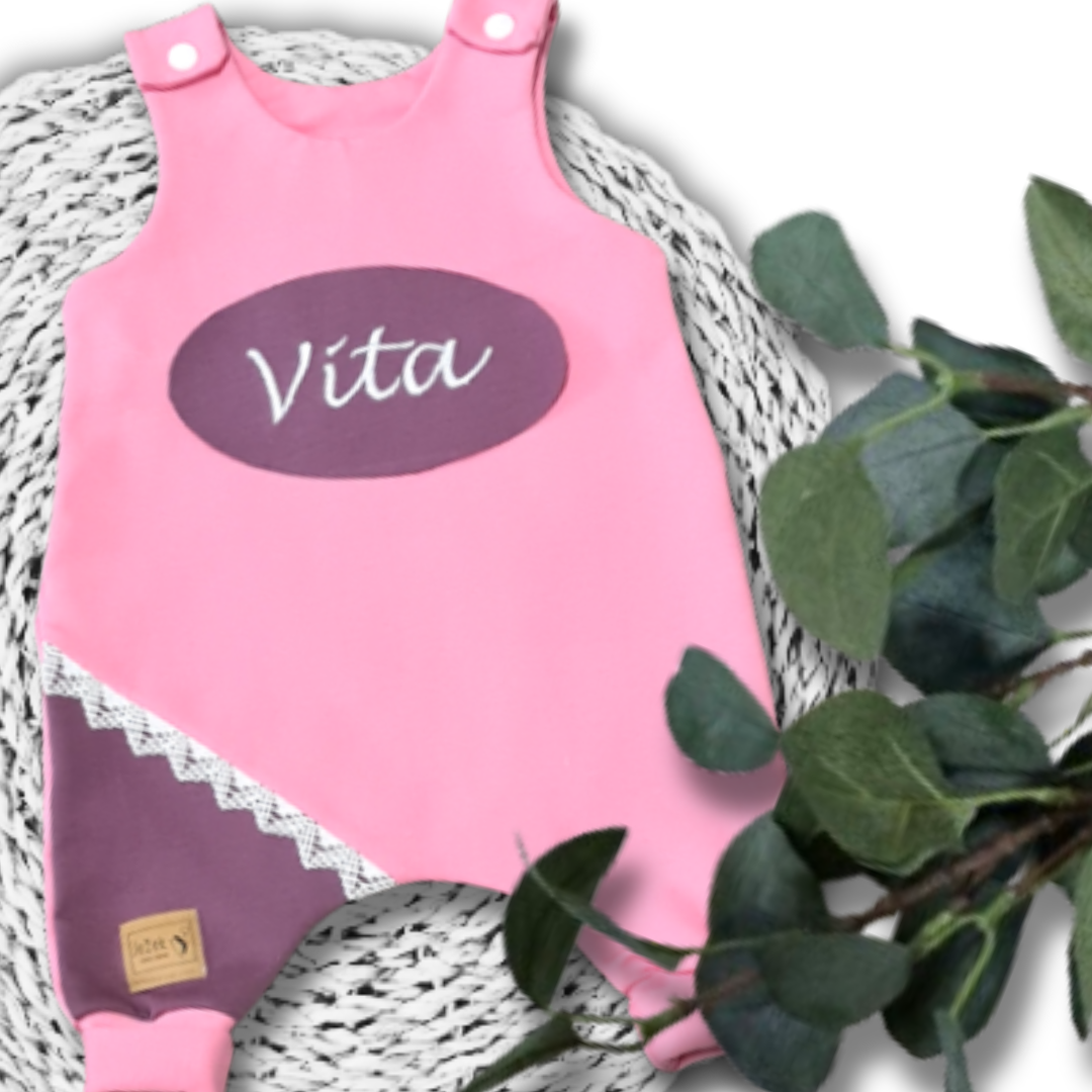 Personaliziran romper za deklico z napisom – Ježek otroška oblačila, roza romper z vijoličnim detajlom in čipko, mehka bombažna oblačila za dojenčke