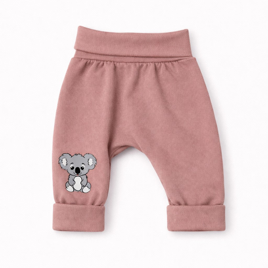 Baggy otroške hlače z motivom koale – mehka kolekcija Ježek otroška oblačila