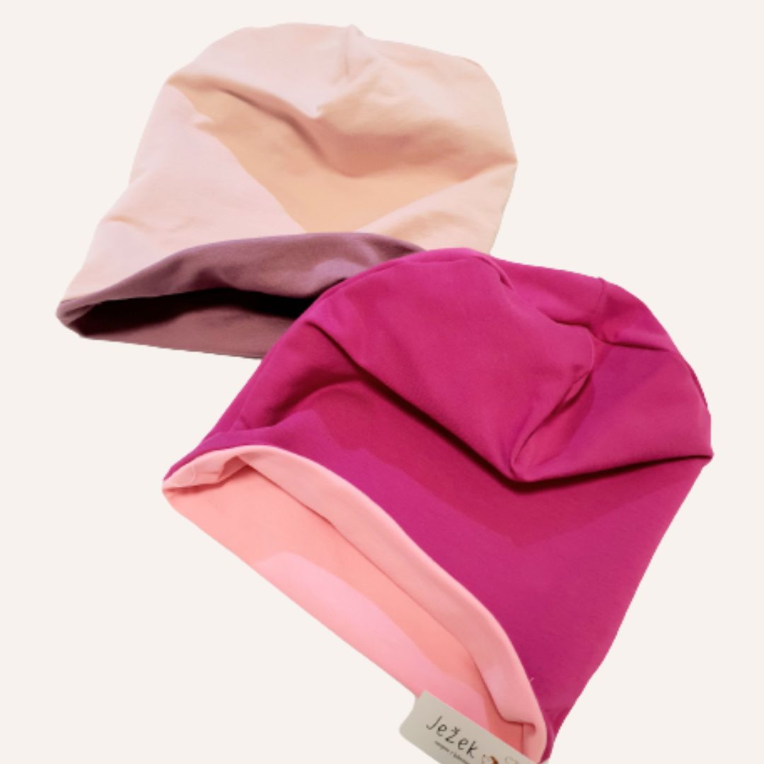 Otroška baggy kapa Ježek iz bombaža in elastana, nosljiva na dveh barvnih straneh, primerna za jesen in pomlad