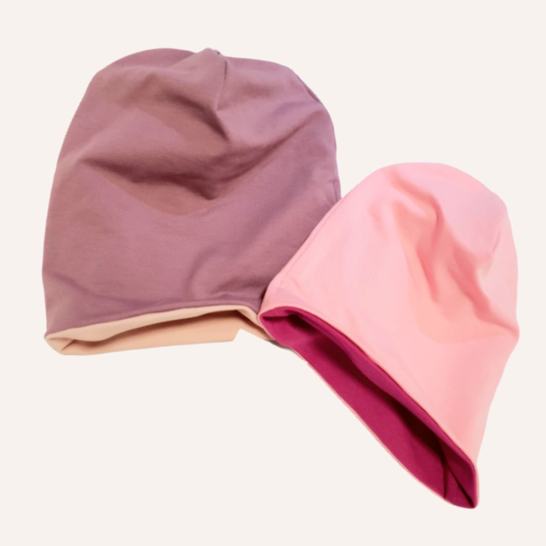 Otroška baggy kapa Ježek iz bombaža in elastana, nosljiva na dveh barvnih straneh, primerna za jesen in pomlad